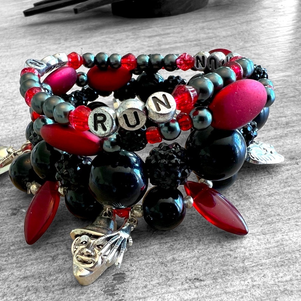 Horror Movie themed bracelet stretchy stackable charm bracelet black red - Picture 5 of 11